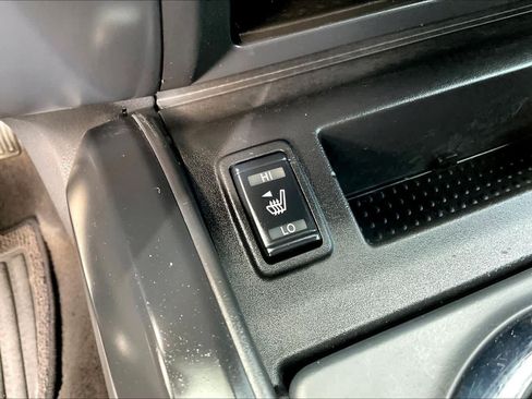 Used 2019 Nissan Titan SV w/ SV Convenience Package RWD image 30