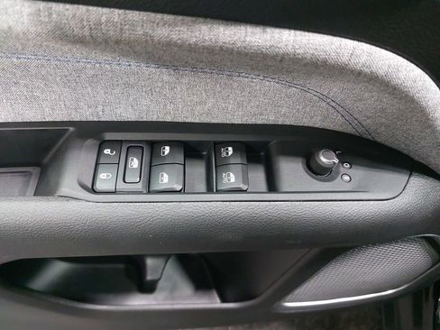 Used 2025 Jeep Compass Latitude image 27