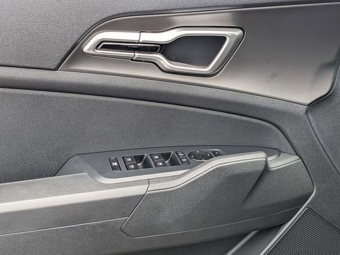 New 2026 Kia Sportage LX FWD image 11