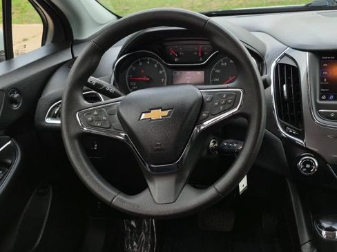 Used 2019 Chevrolet Cruze Sedan FWD image 19