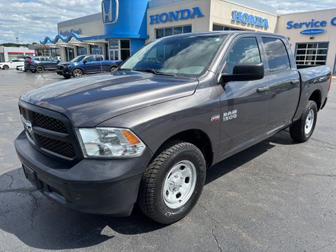 Used 2017 RAM 1500 Tradesman w/ Popular Equipment Group AWD/4WD image 4