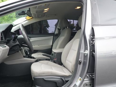 Used 2020 Hyundai Elantra SE FWD image 20