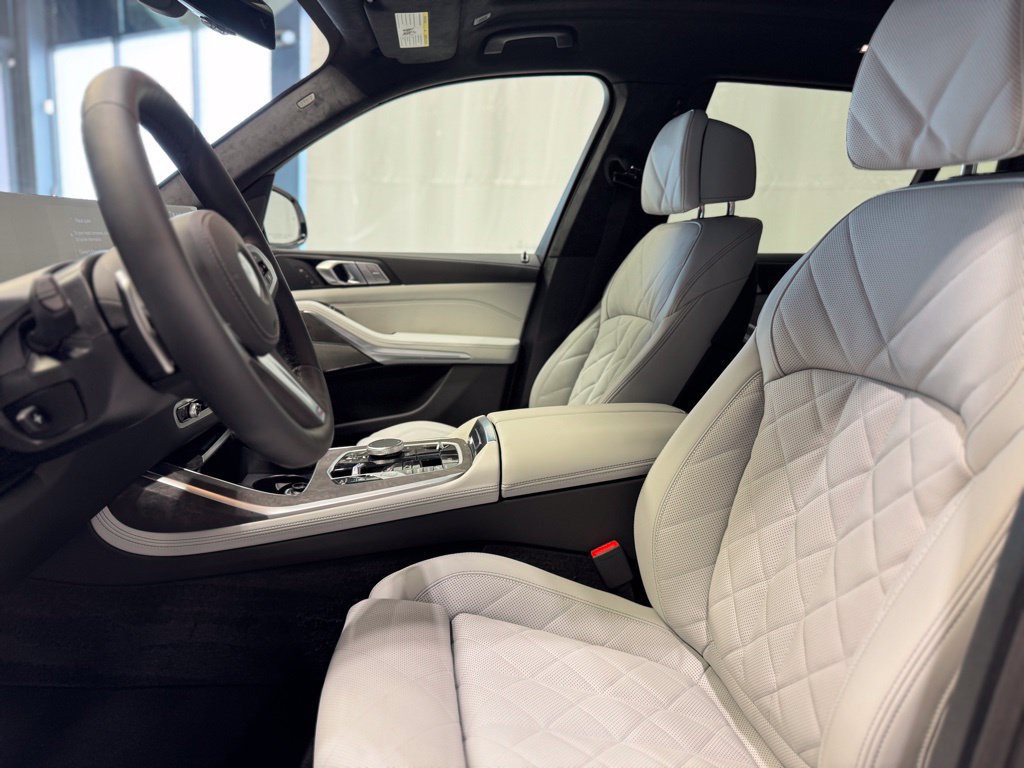Used 2026 BMW X7 xDrive40i w/ M Sport Package AWD/4WD image 19