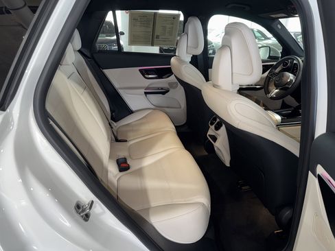 Used 2026 Mercedes-Benz GLC 300 image 12