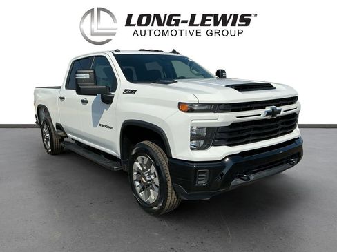 Used 2024 Chevrolet Silverado 2500 Custom w/ Custom Value Package image 10