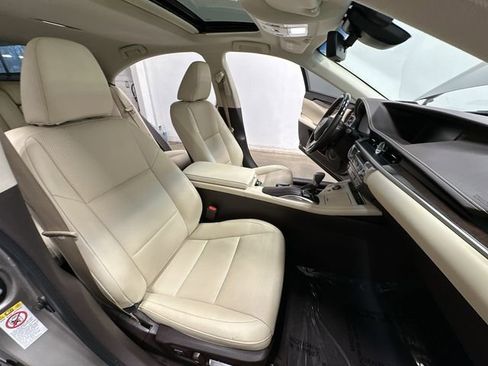 Used 2017 Lexus ES 350 w/ Navigation System Package image 24