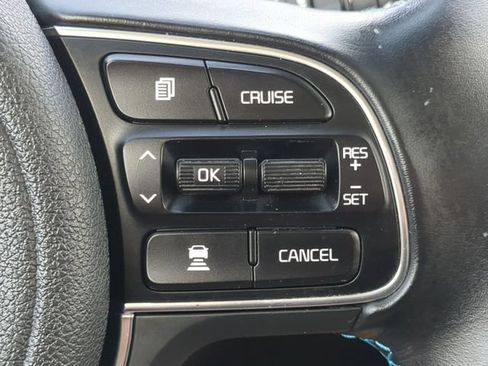 Used 2020 Kia Niro EX Premium FWD image 27