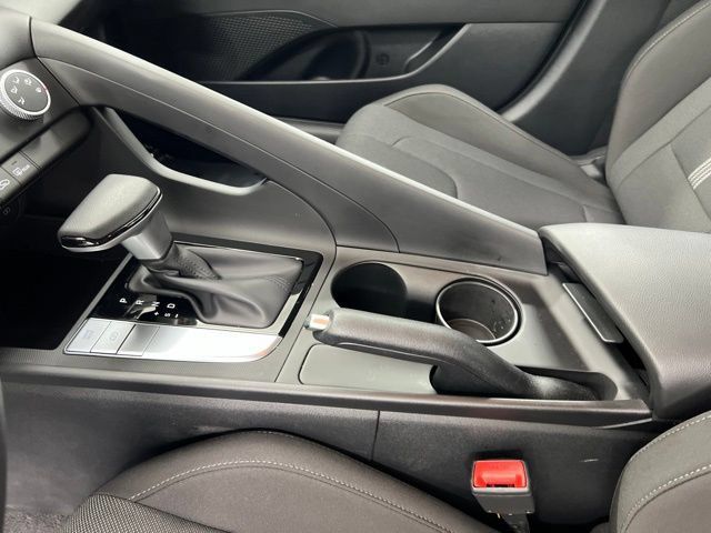 Used 2025 Hyundai Elantra SE FWD image 15