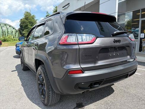 Certified 2022 Jeep Cherokee Latitude w/ Sun & Sound Group AWD/4WD image 9