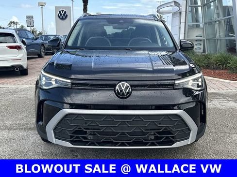 Used 2025 Volkswagen Taos SE FWD image 3