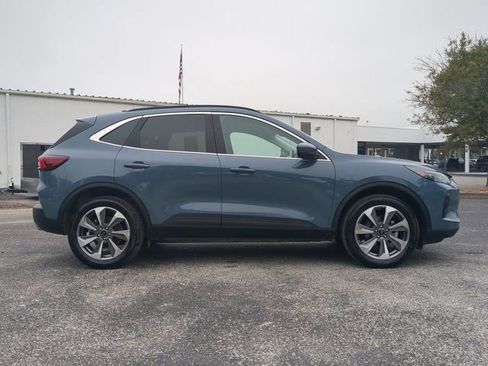 Used 2024 Ford Escape Platinum image 3