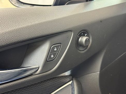 Used 2017 Chevrolet Cruze LT FWD image 9