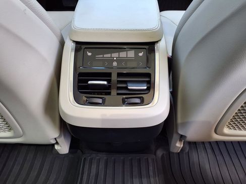 Certified 2024 Volvo XC90 B5 Core w/ Protection Package Premier image 16