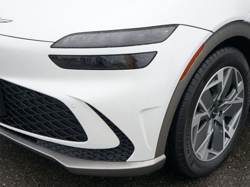 Used 2024 Genesis GV60 RWD image 9