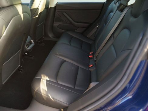 Used 2018 Tesla Model 3 RWD image 13