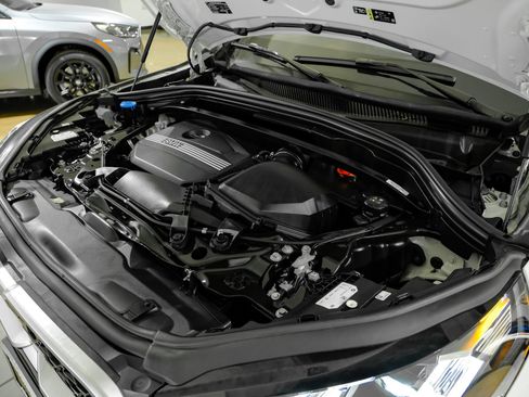Used 2025 BMW X2 xDrive28i w/ M Sport Package AWD/4WD image 54