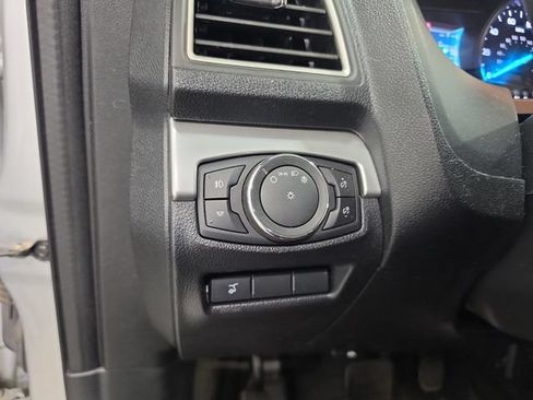 Used 2017 Ford Explorer XLT w/ Equipment Group 202A AWD/4WD image 14