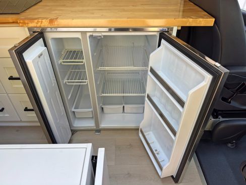 Used 2023 Mercedes-Benz Sprinter 2500 image 55