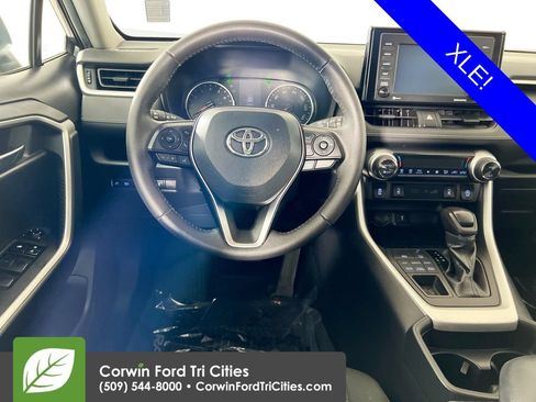 Used 2020 Toyota RAV4 XLE w/ XLE Grade Weather Package AWD/4WD image 25