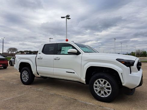 New 2026 Toyota Tacoma SR5 AWD/4WD image 3