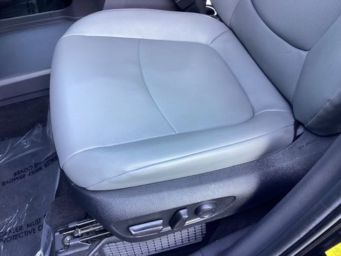 Used 2024 Toyota Sienna XLE image 13