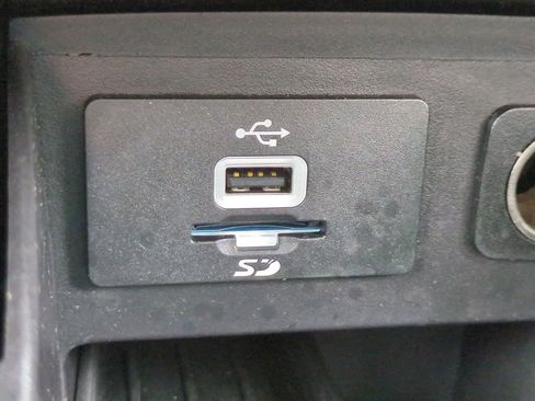 Used 2016 Ford Explorer XLT w/ Equipment Group 202A AWD/4WD image 21