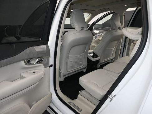 Used 2025 Volvo XC90 B6 Ultra w/ Lounge Package image 12