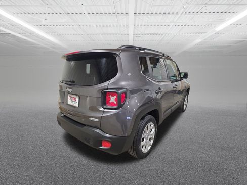 Used 2018 Jeep Renegade Latitude w/ Cold Weather Group image 6