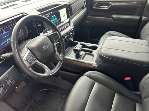 Used 2025 Chevrolet Silverado 1500 LT Trail Boss w/ LT Trail Boss Premium Package AWD/4WD image 9