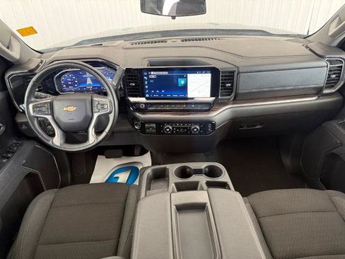 Used 2025 Chevrolet Silverado 1500 LT RWD image 3