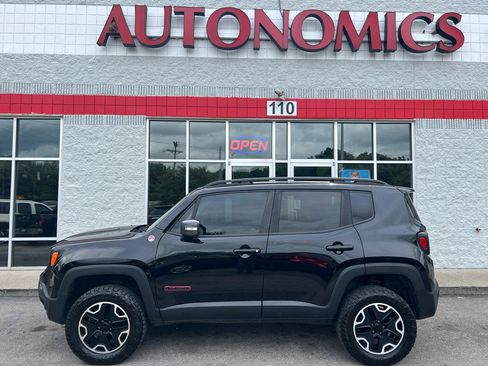 Used 2017 Jeep Renegade Trailhawk AWD/4WD image 3