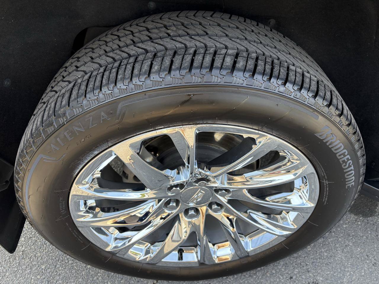 Used 2023 Cadillac Escalade ESV Premium Luxury w/ LPO, Radiant Package AWD/4WD image 12