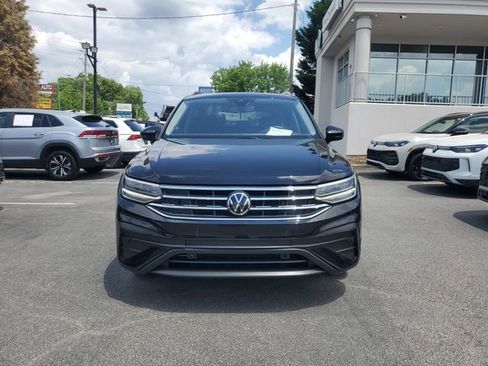 Certified 2024 Volkswagen Tiguan SE w/ Panoramic Sunroof Package FWD image 2