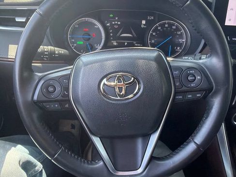 Used 2024 Toyota Venza XLE AWD/4WD image 14