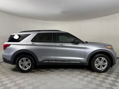 Used 2022 Ford Explorer XLT RWD image 9