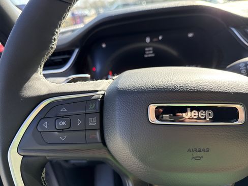 New 2025 Jeep Grand Cherokee Altitude image 25