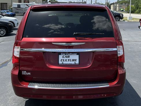 Used 2016 Chrysler Town & Country Touring w/ Driver Convenience Group FWD image 13