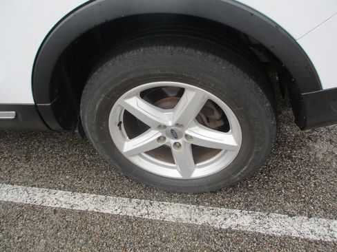 Used 2018 Ford Explorer XLT w/ Equipment Group 202A image 24