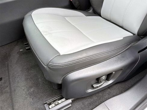 New 2026 Land Rover Range Rover Evoque Dynamic SE image 17