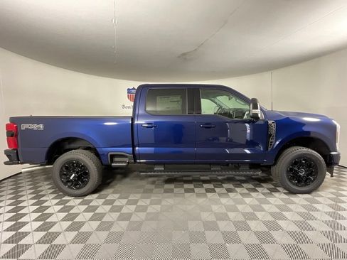 New 2027 Ford F250 XLT w/ XLT Premium Package AWD/4WD image 2