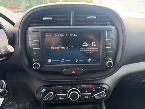 Used 2025 Kia Soul LX w/ LX Technology Package FWD image 22