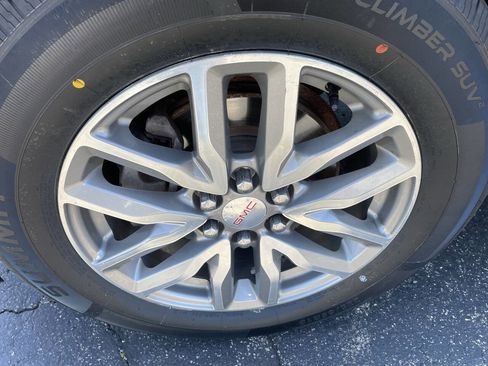 Used 2018 GMC Acadia SLE AWD/4WD image 11