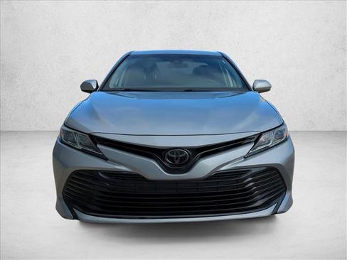 Used 2019 Toyota Camry LE image 2