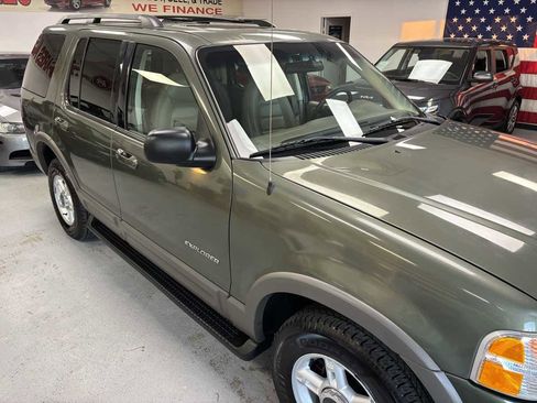 Used 2002 Ford Explorer XLT image 3