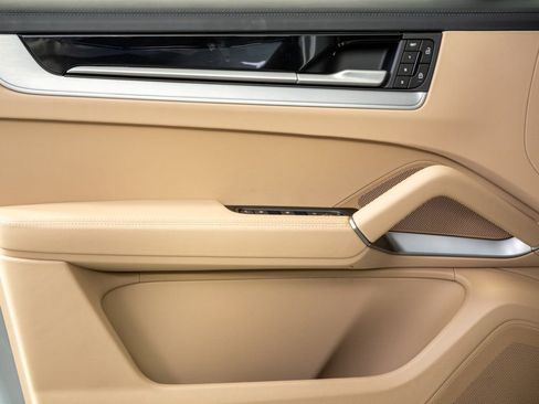 New 2026 Porsche Cayenne Coupe AWD/4WD image 6