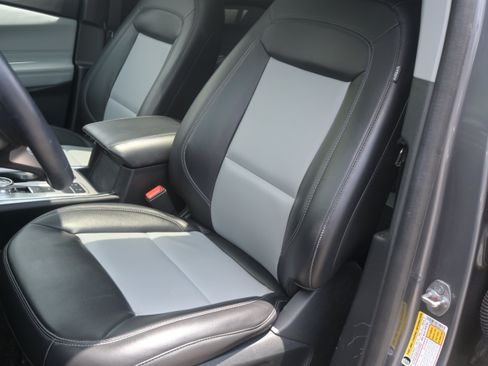 Used 2022 Ford Explorer XLT w/ Equipment Group 202A RWD image 13