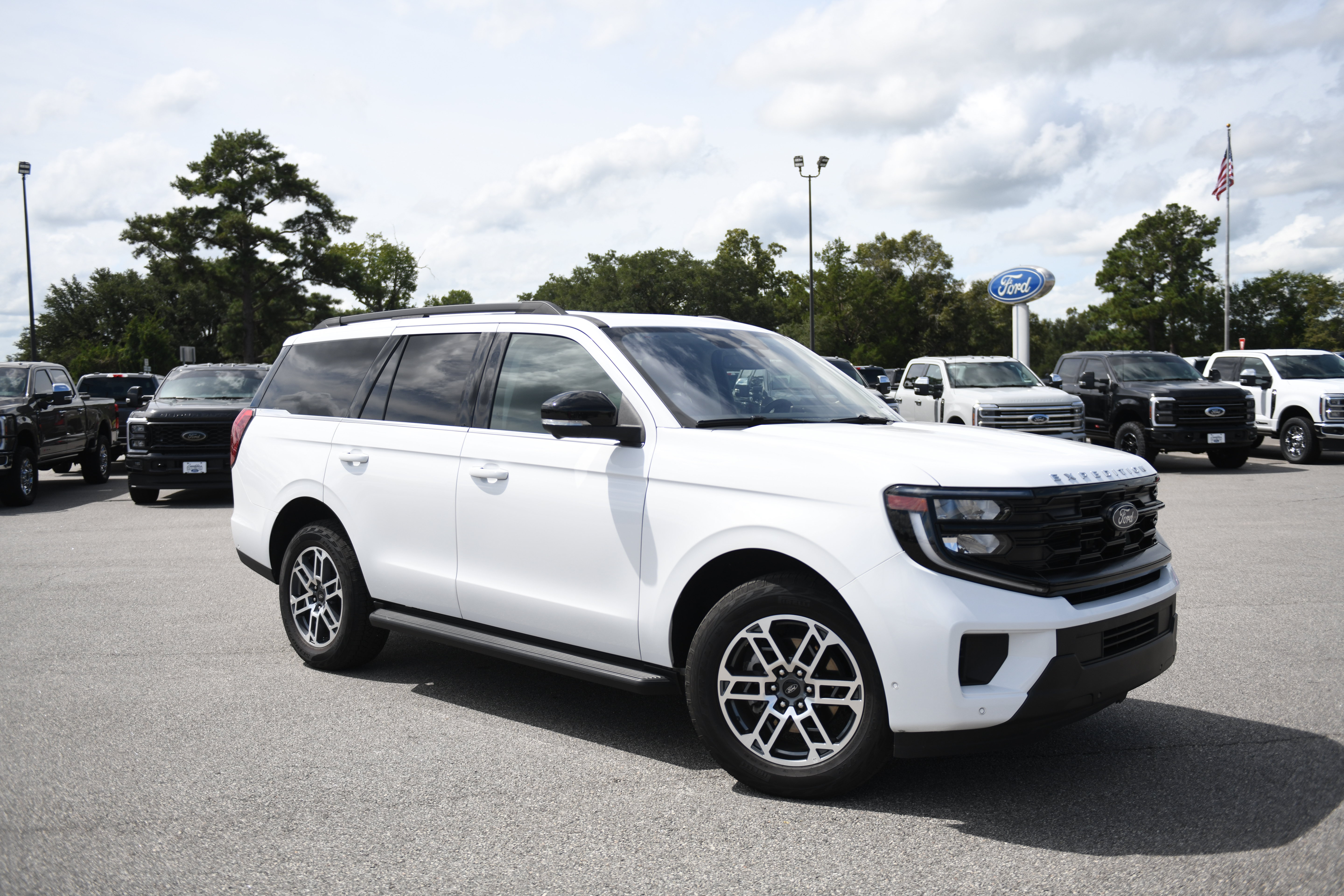 Used 2025 Ford Expedition Active AWD/4WD image 1