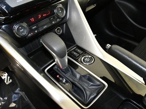 Used 2022 Mitsubishi Eclipse Cross LE image 29