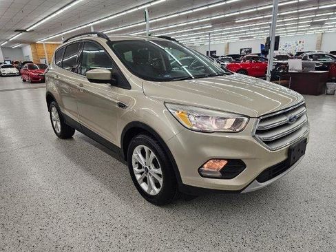 Used 2018 Ford Escape SE image 3