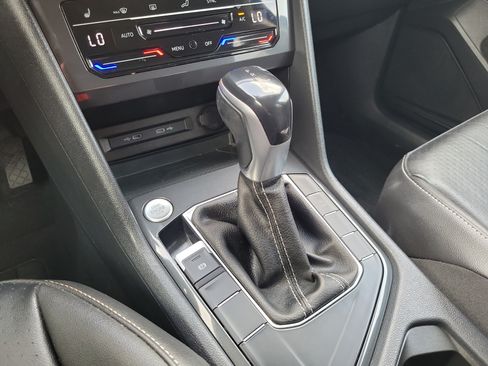 Used 2022 Volkswagen Tiguan SE FWD image 22